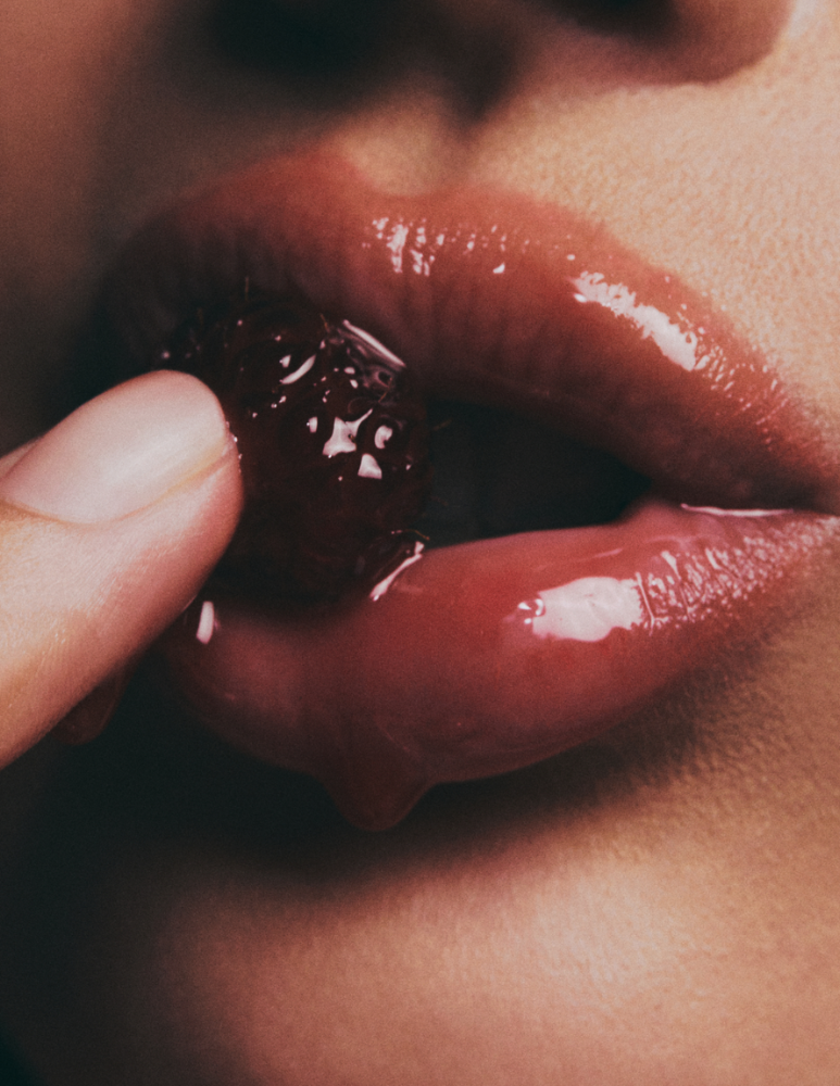 Vita Glow Lip Oil - Chilled Berry 4.5g