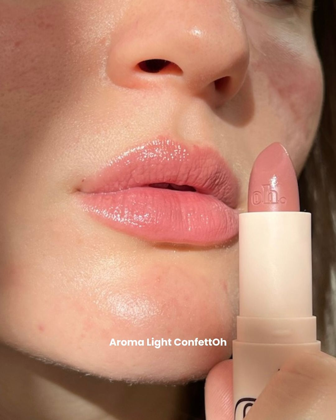 Aroma Light Moisturizing Glossy Lipstick | Labial Hidratante