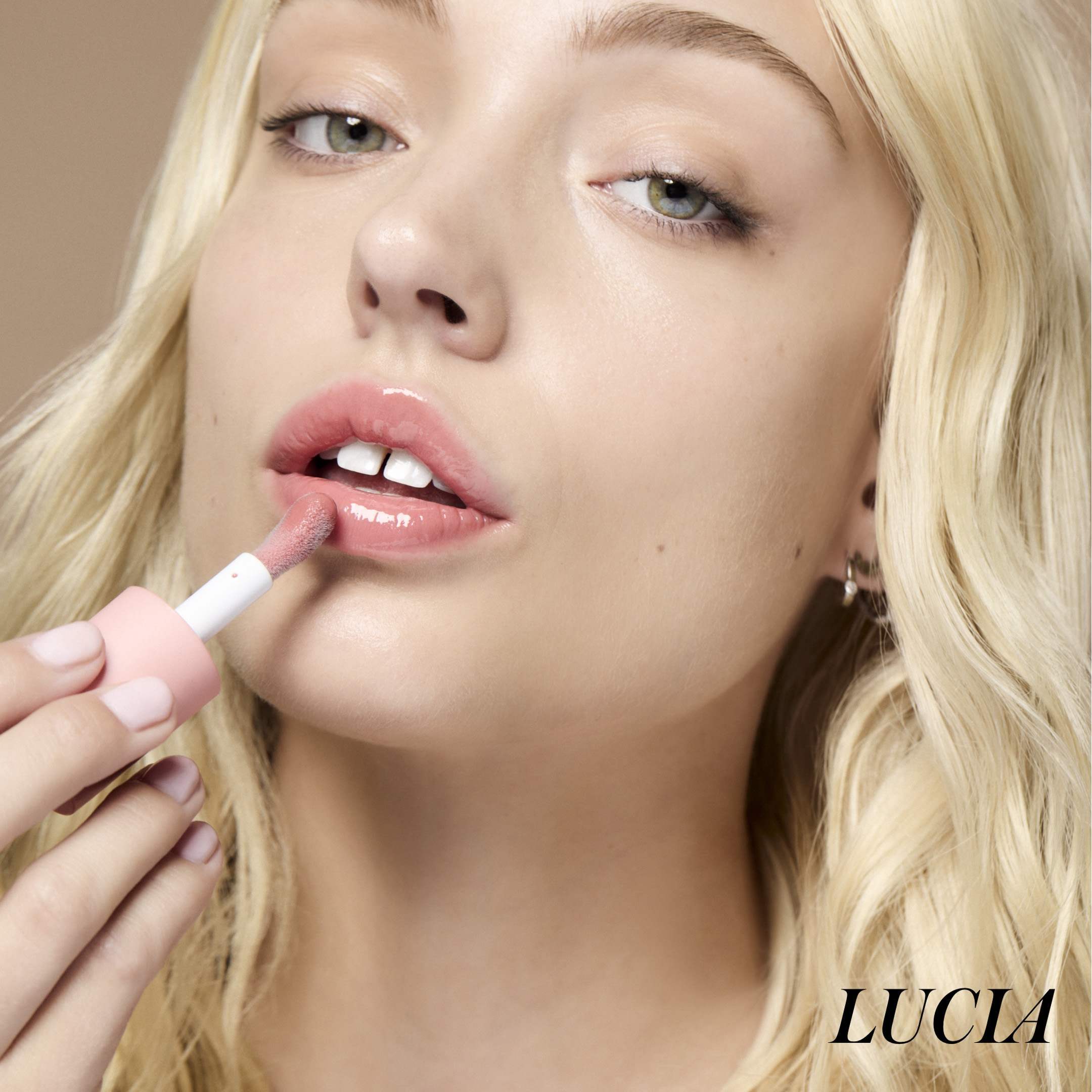 LUCIA-MODEL_979cbeb5-2ed4-415b-b4ba-11e6f168034a.jpg