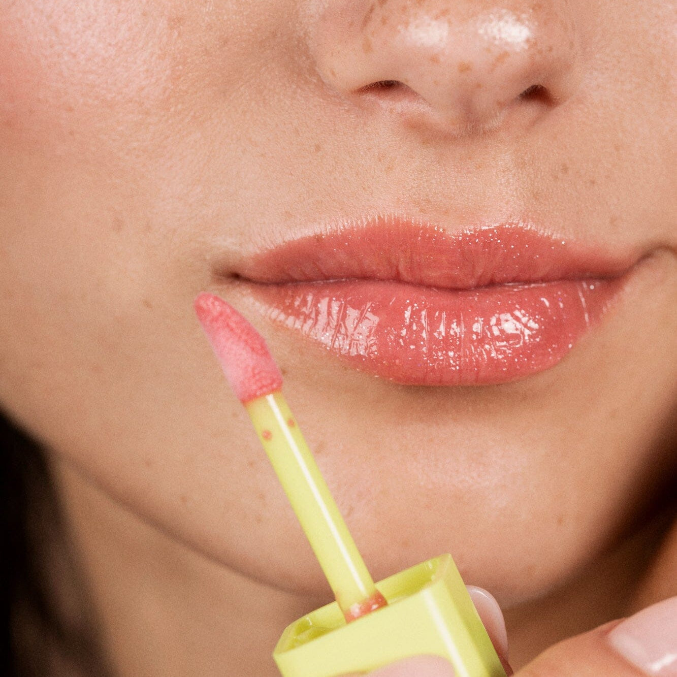 Dewy Gloss | Coral Fixation Youthforia 